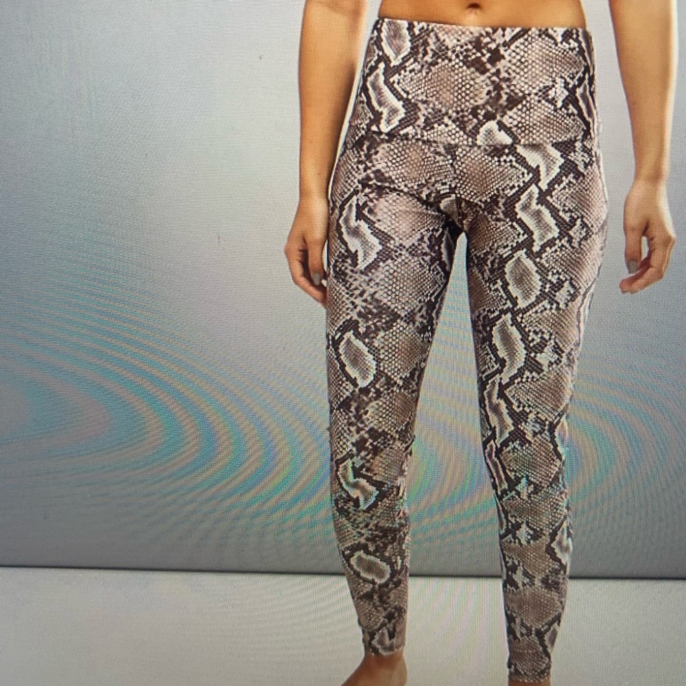 NWOT Onzie Snake Print Yoga Leggings - Picture 4 of 8